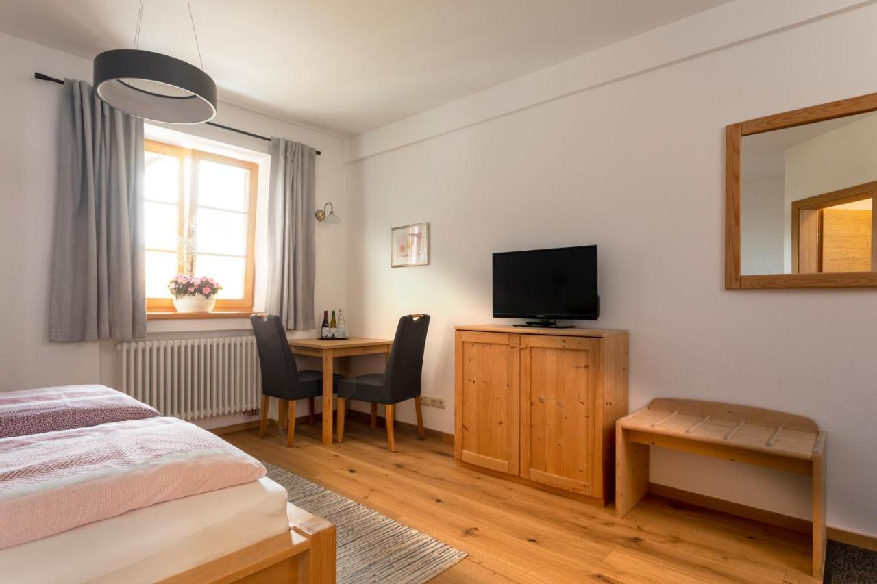 Pension Bernhardhof Otterfing Bagian luar foto