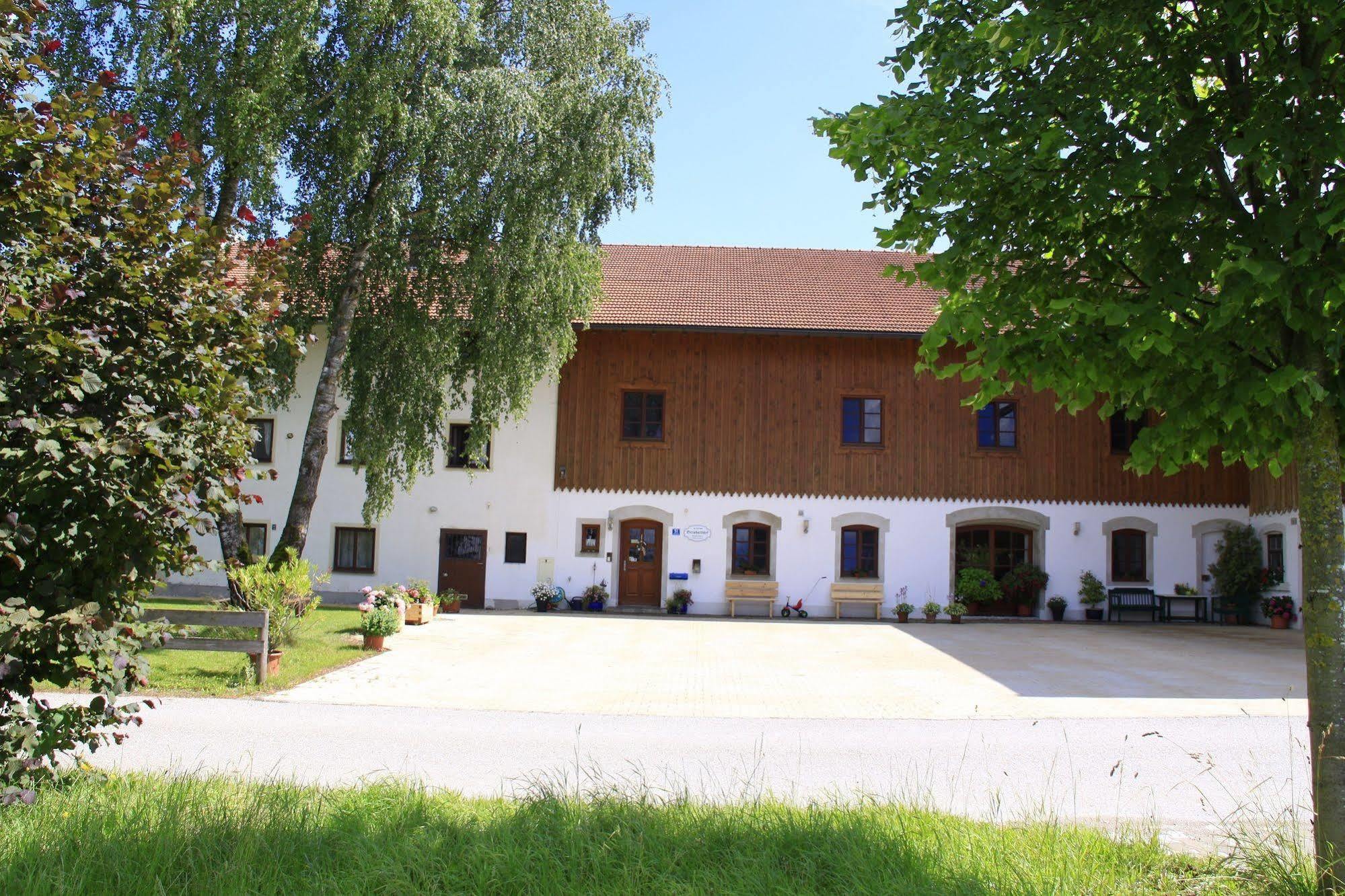Pension Bernhardhof Otterfing Bagian luar foto