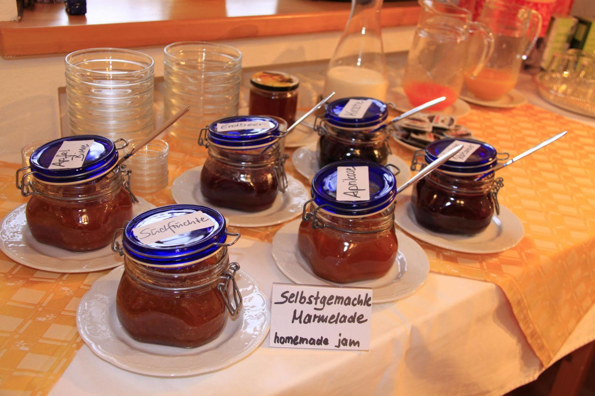 Pension Bernhardhof Otterfing Bagian luar foto