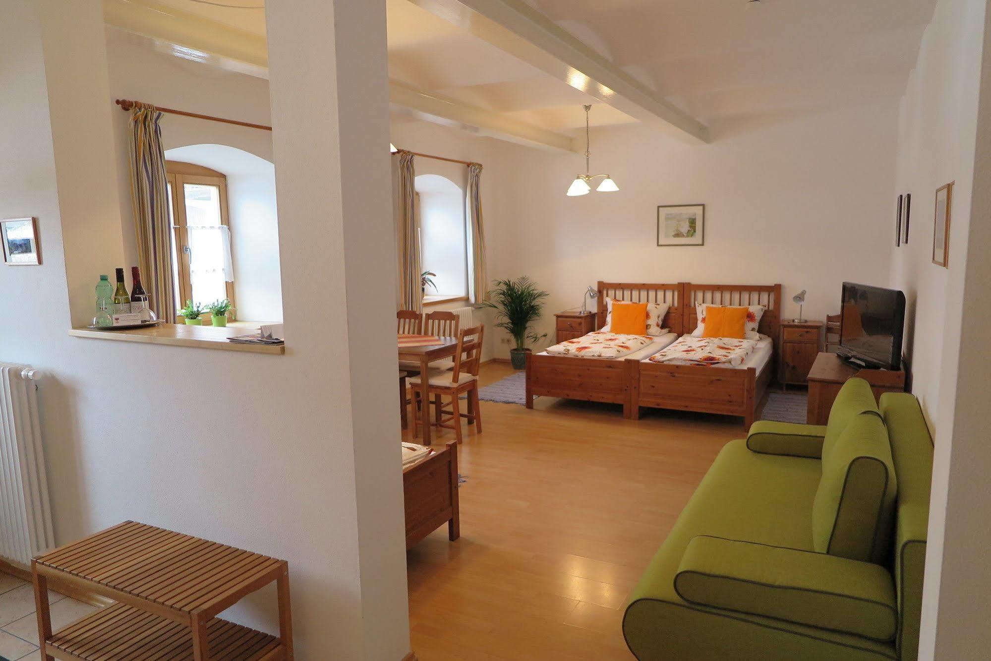 Pension Bernhardhof Otterfing Bagian luar foto