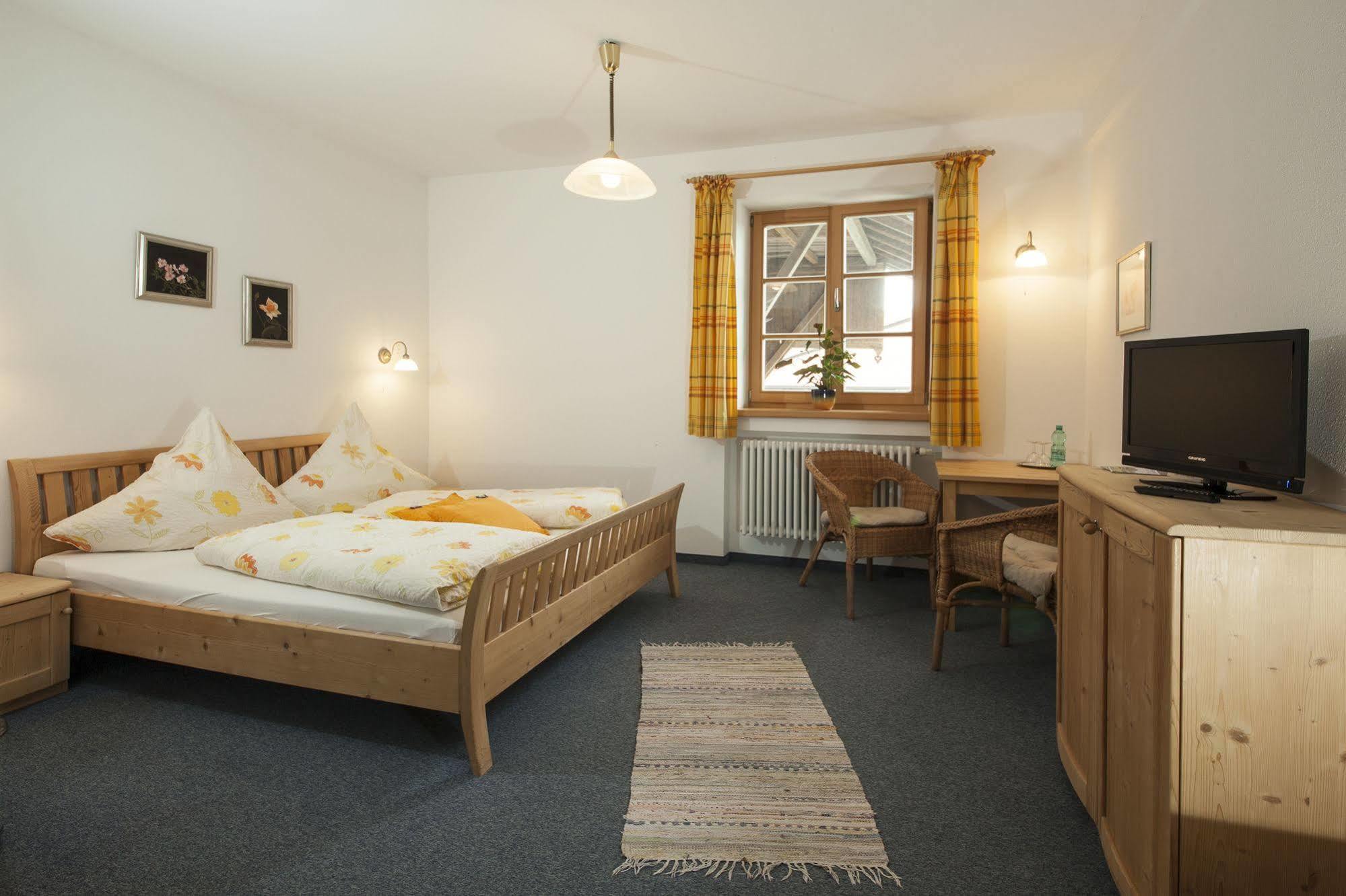 Pension Bernhardhof Otterfing Bagian luar foto