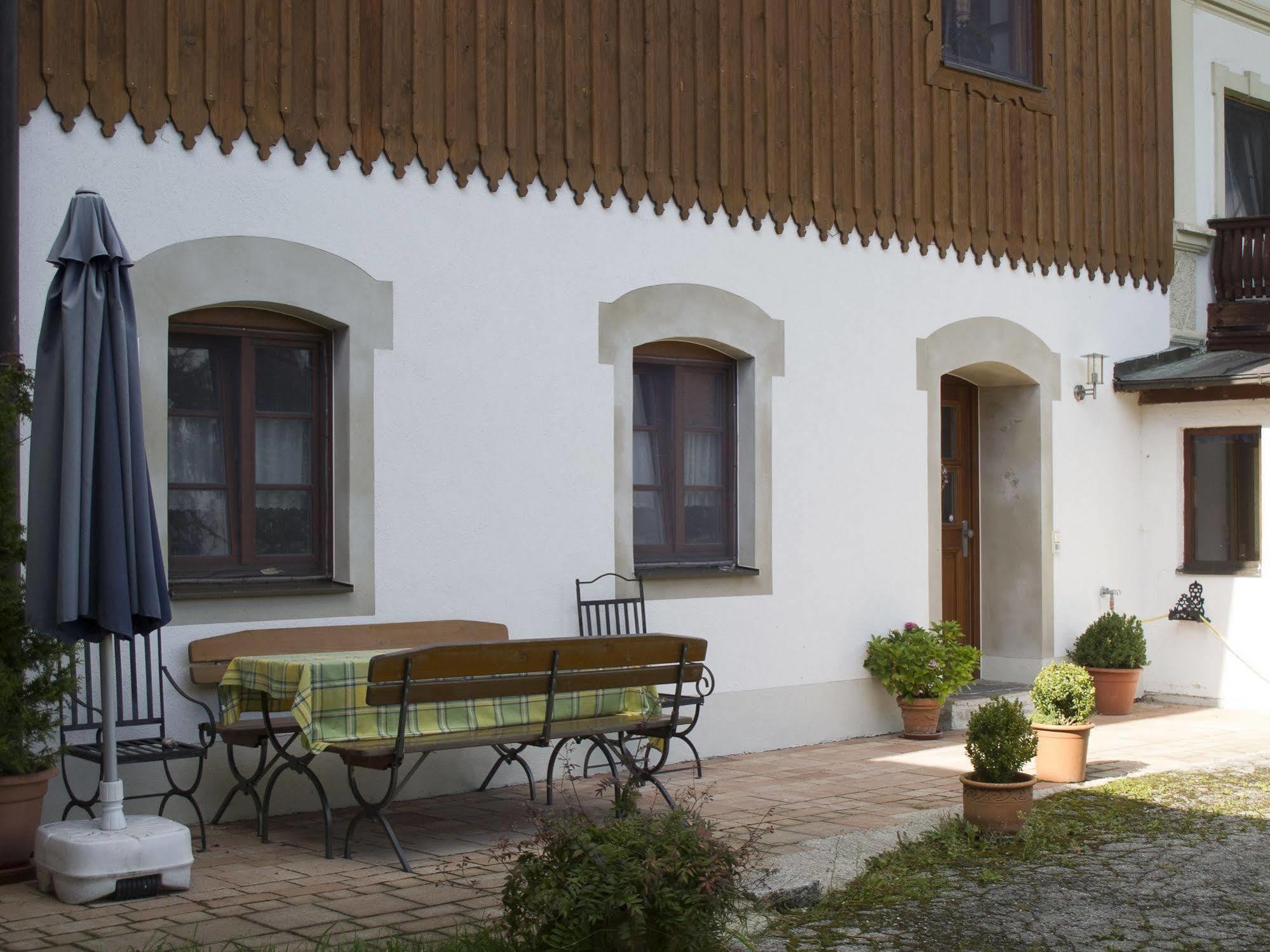 Pension Bernhardhof Otterfing Bagian luar foto