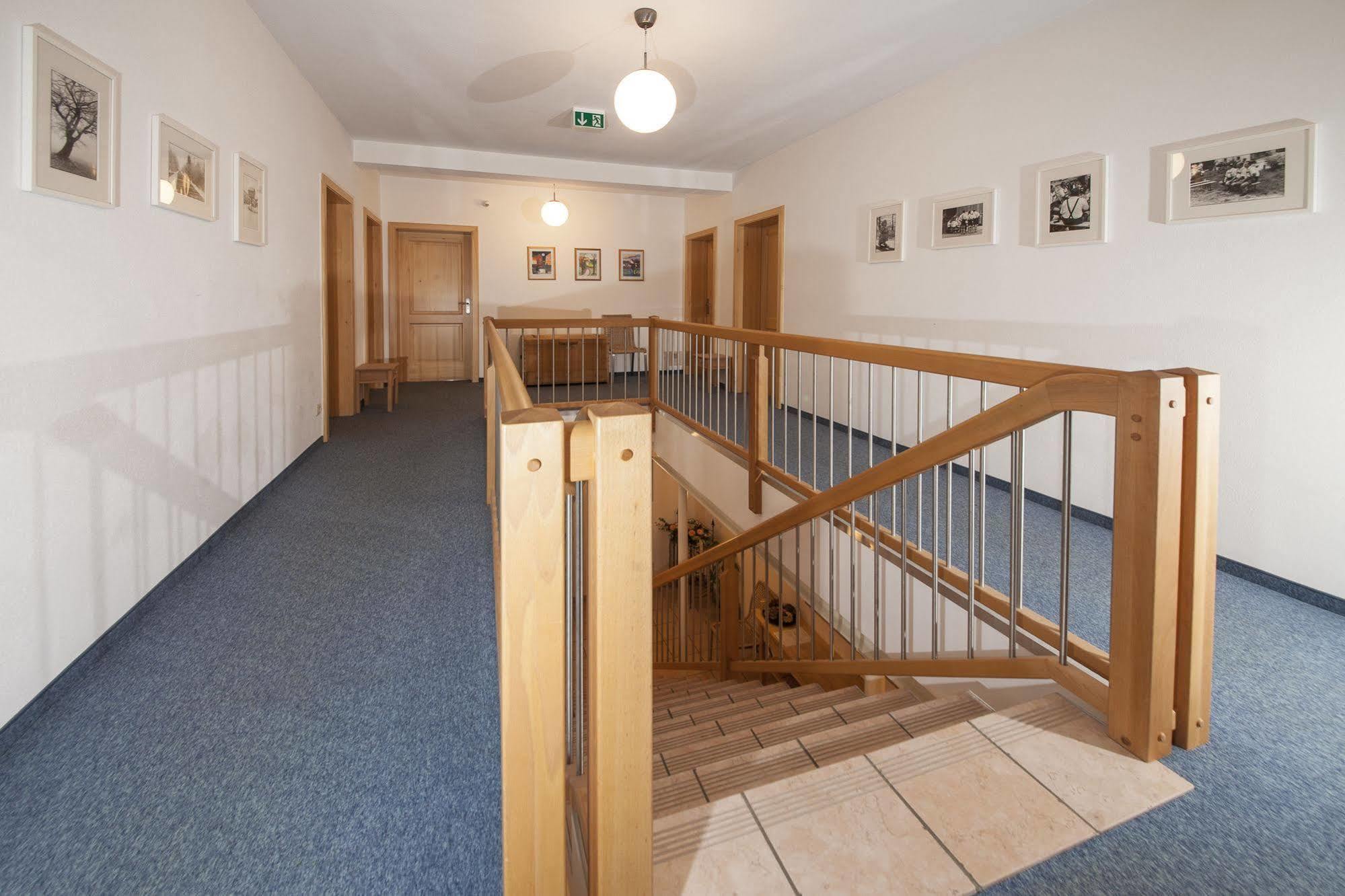 Pension Bernhardhof Otterfing Bagian luar foto