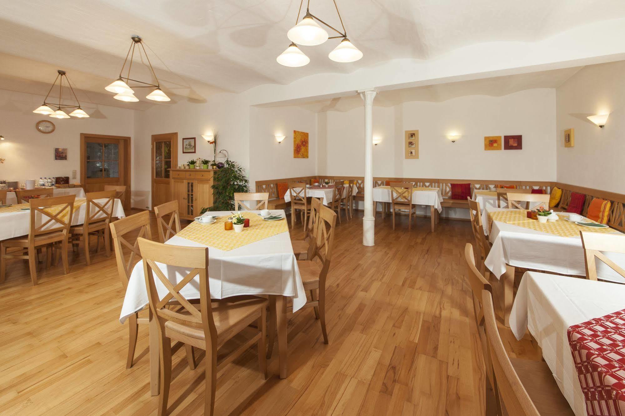 Pension Bernhardhof Otterfing Bagian luar foto