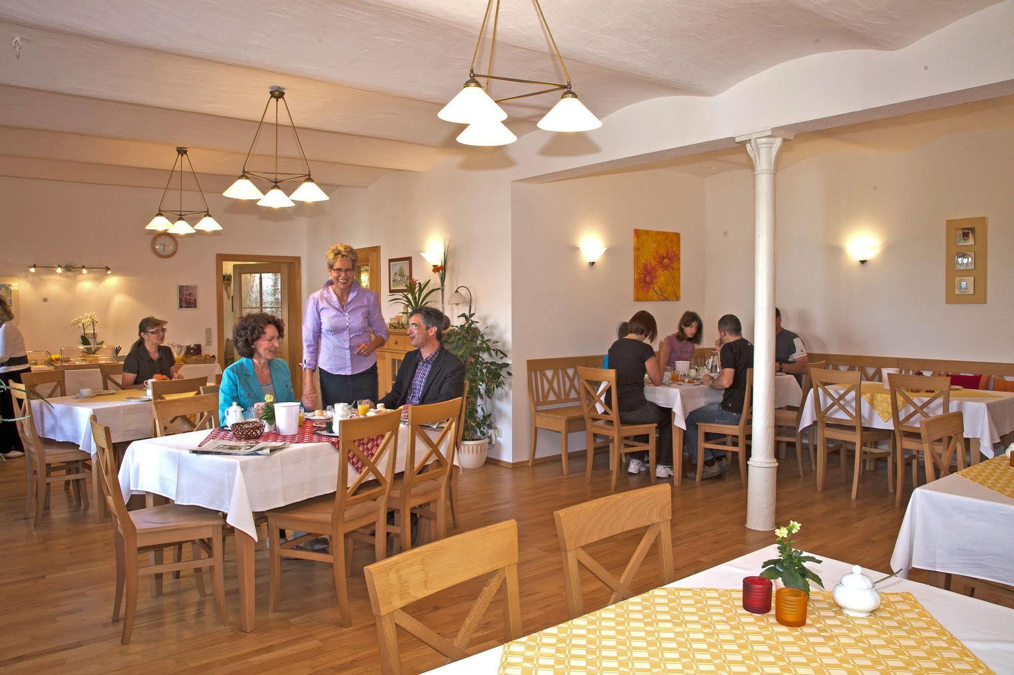 Pension Bernhardhof Otterfing Bagian luar foto