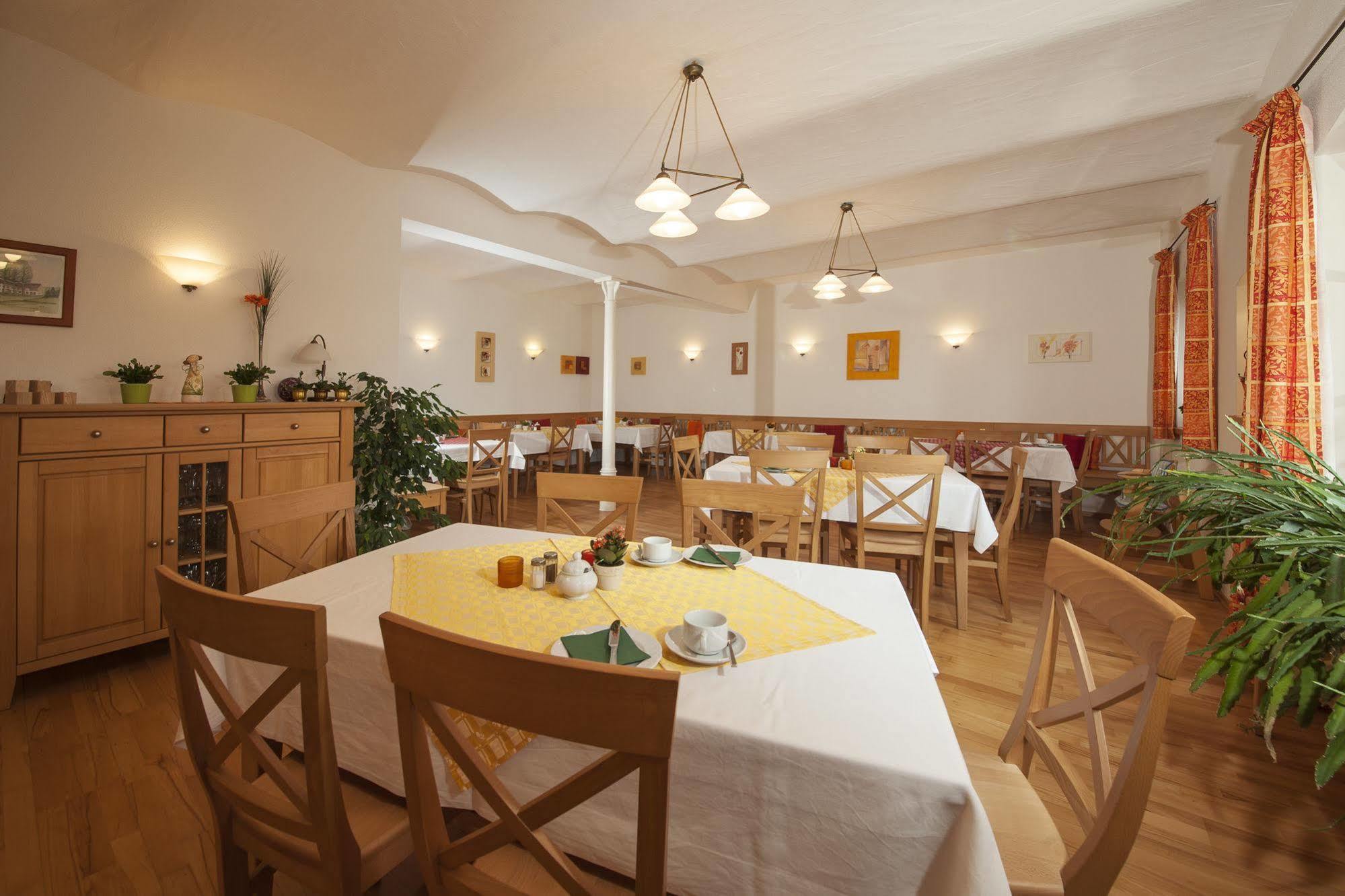 Pension Bernhardhof Otterfing Bagian luar foto